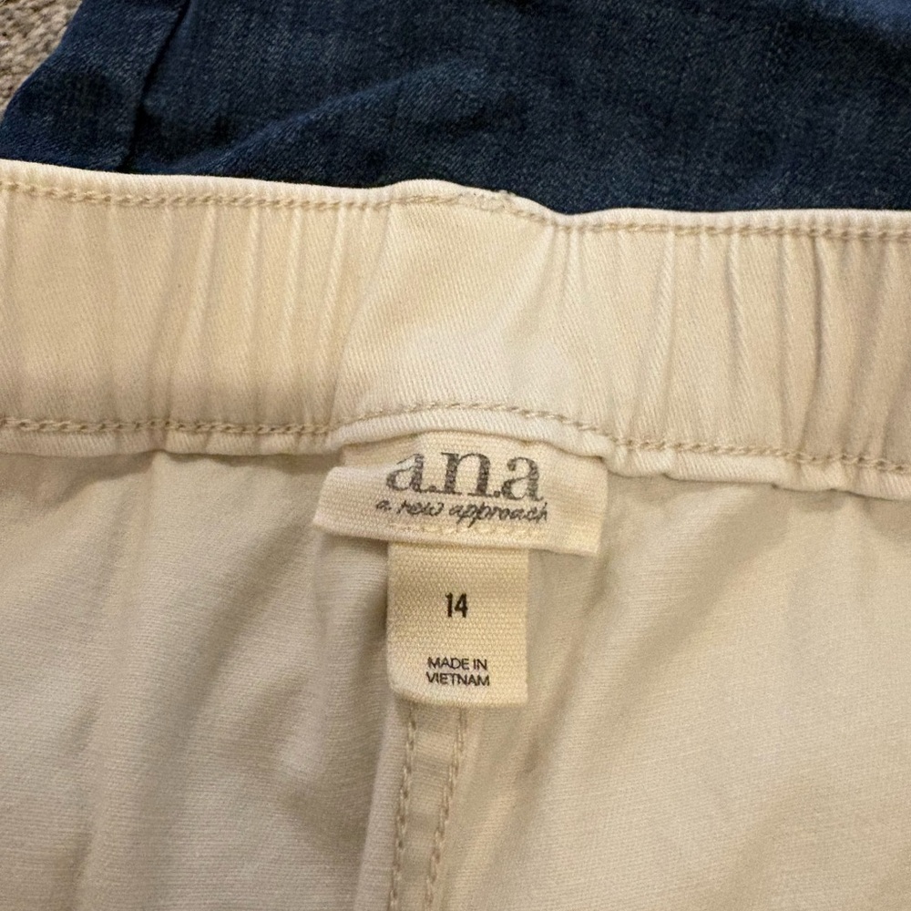 Stylish Women’s Shorts Collection - Black, Blue, Cream, Gray - Picture 6 of 8